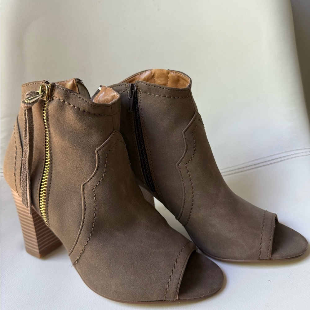 Women’s heeled peep toe boots . Size 8